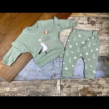 pajama set - 4.25 usd
