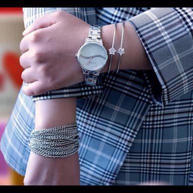 wristwatch - 5.99 usd
