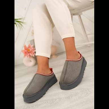 women boots - 12.99 usd